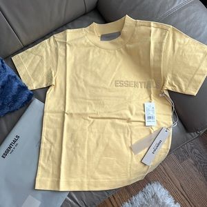 💛 Brand New 💛 Women Essentials Tee Shirt